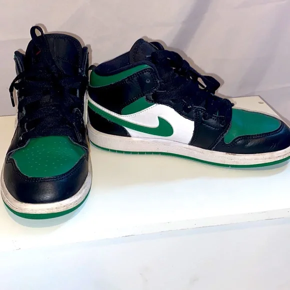 Air Jordan 1s black and green! - Picture 6 of 7